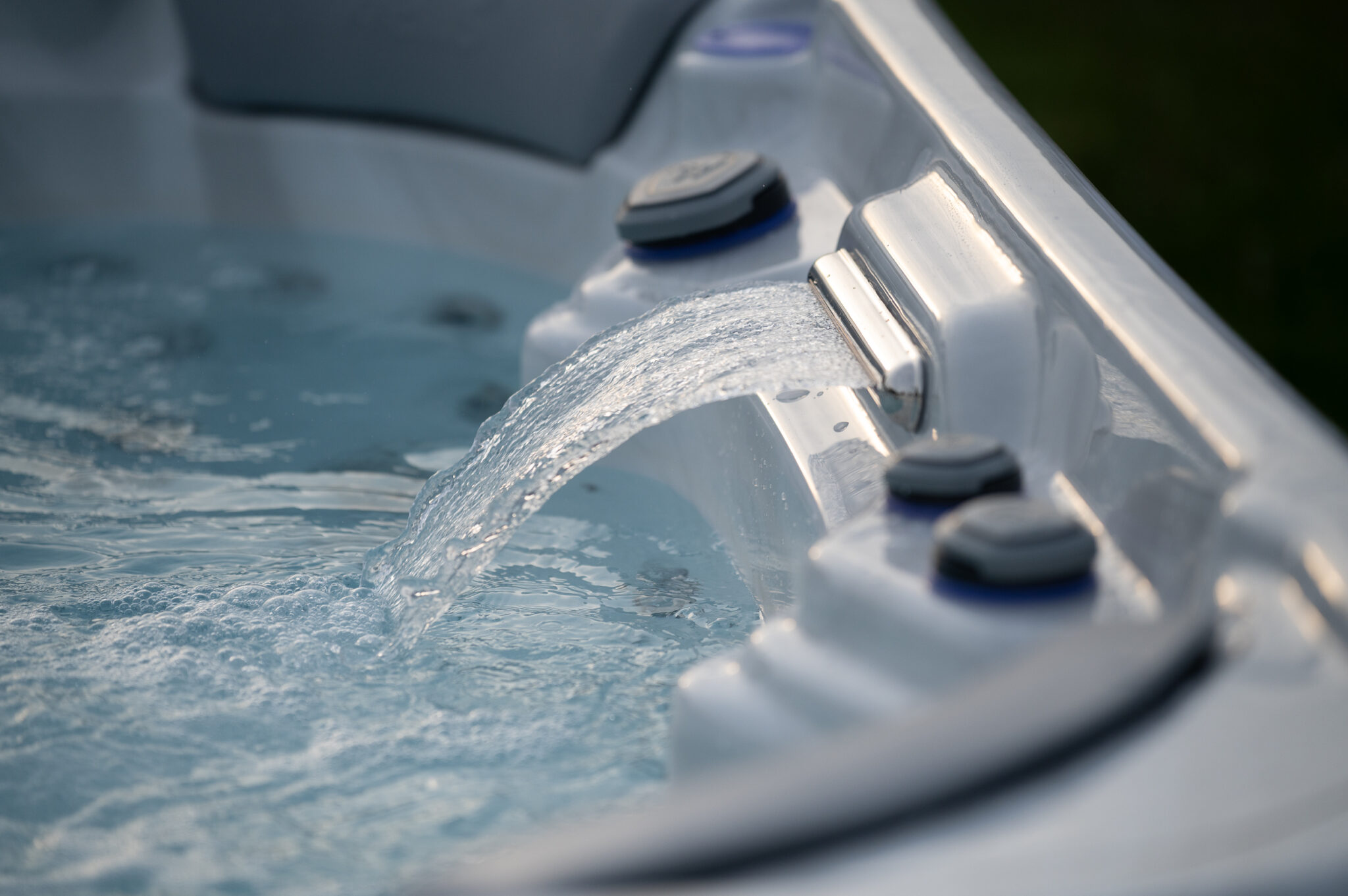 Wellis Vienna Life hot tub lifestyle detail 1