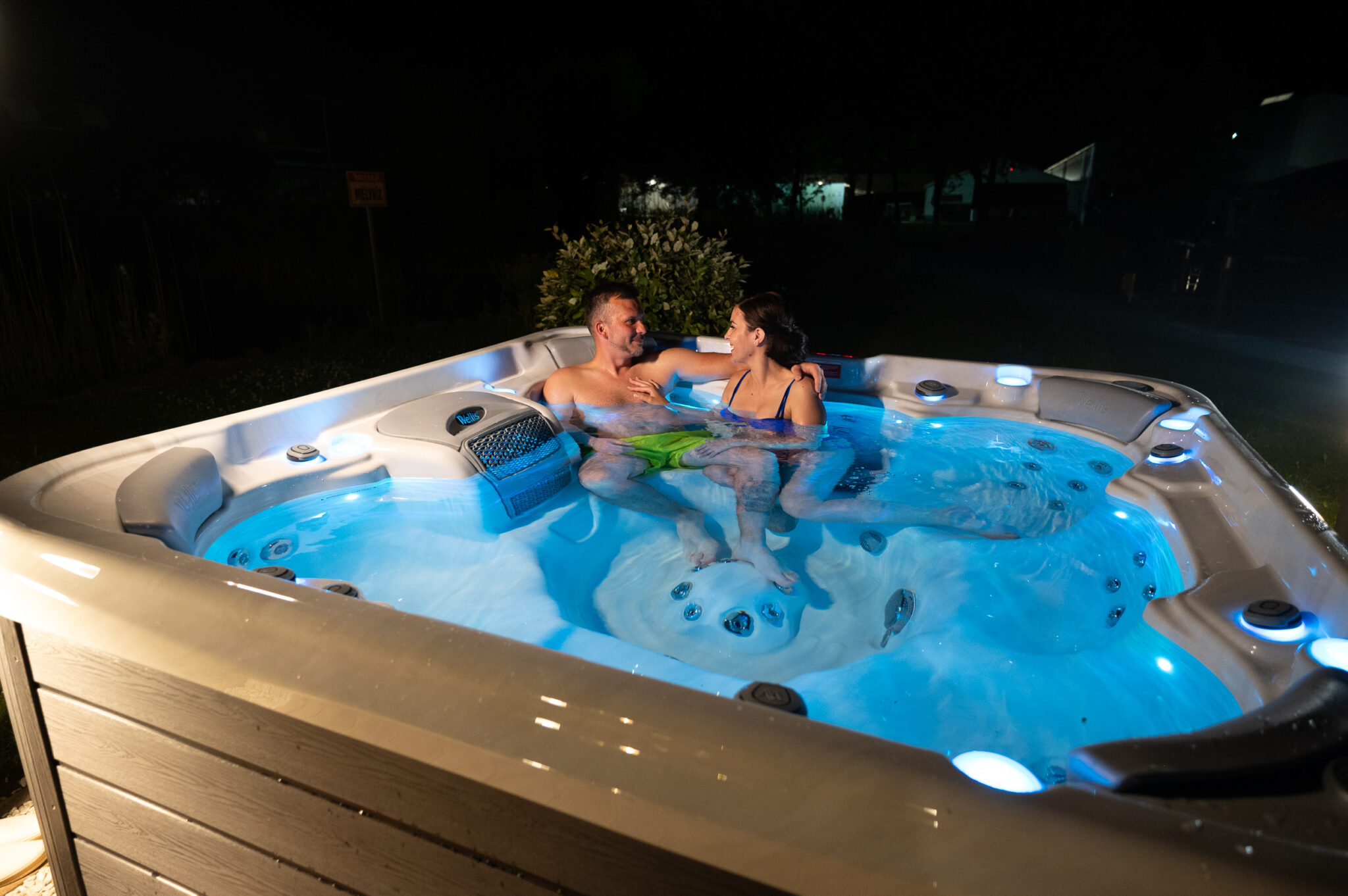 Wellis Vienna Life hot tub lifestyle detail 1