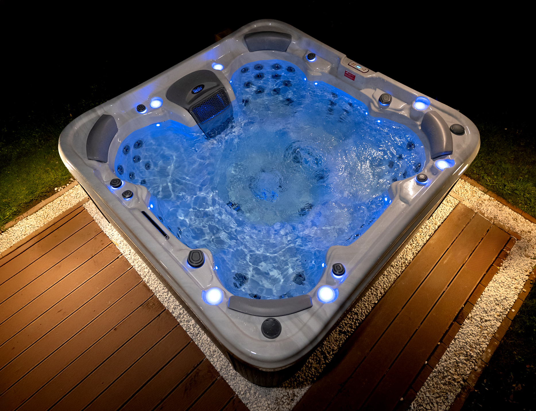 Wellis Vienna Life hot tub lifestyle detail 1