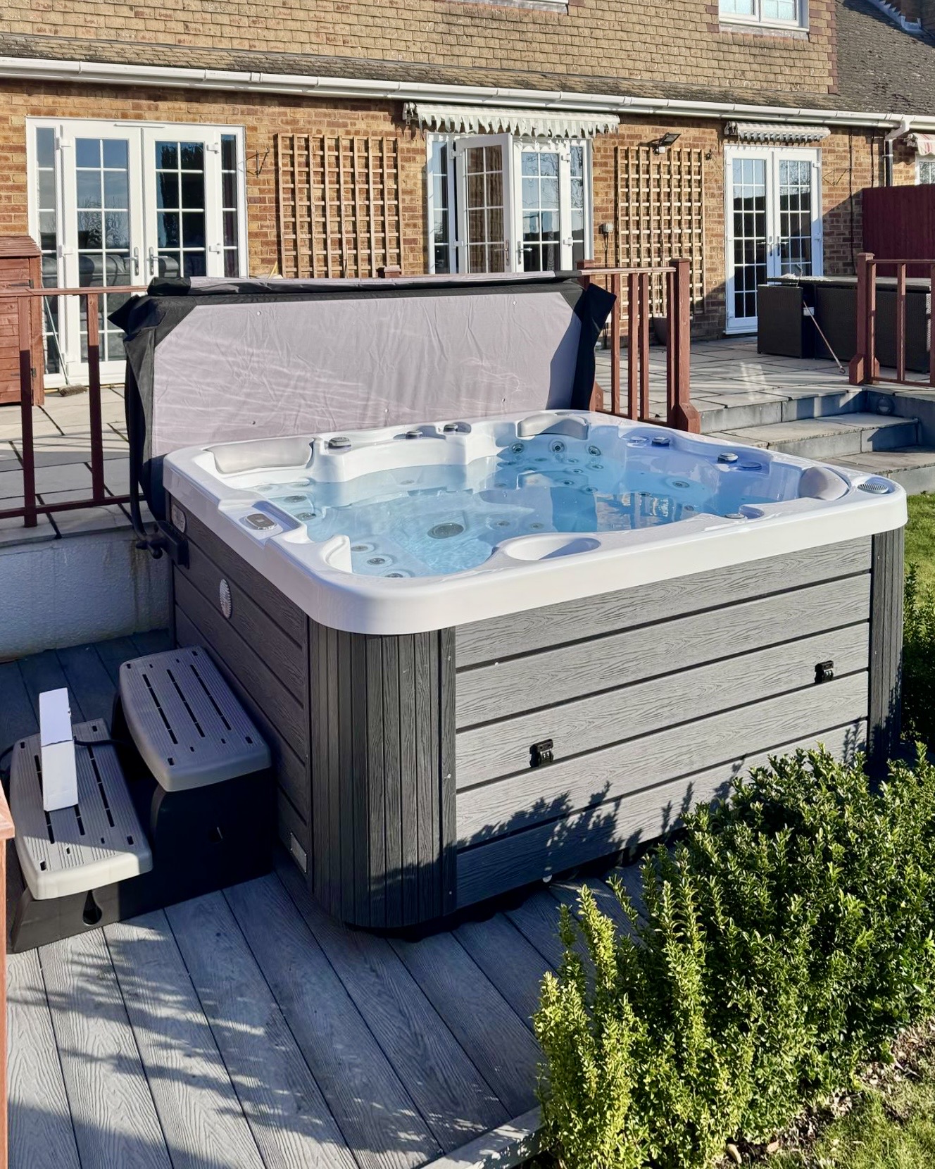 How to Reduce Chlorine in Hot Tub: Tips for Safe and Clear Water 2 johnsons 20