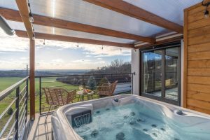 Hot Tub Usage in Cloudy Weather: Maximizing Enjoyment Regardless of Conditions 1 Hot Tub Usage in Cloudy Weather: Maximizing Enjoyment Regardless of Conditions